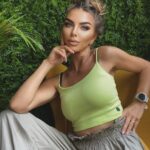 limonkowy crop top bawełniany. Kobiecy portret marki Sensual Woman