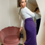 Fioletowa spódnica midi Sensual Woman – widok z boku, ruch, bawełna organiczna