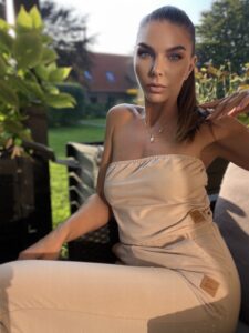 Luksusowy bambusowy zestaw damski w kolorze nude – Sensual Woman loungewear.