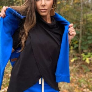 Black cotton wrap-top – elegance and versatility