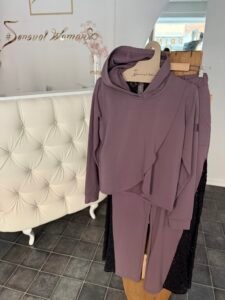 Wrzosowy komplet damski z koronką Sensual Woman – bluza i spodnie