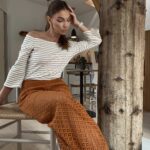 sweterek w paski mocha mousse