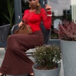 Stylizacja czerwonego body ze spódnica , look Sensual Woman na tarasie.