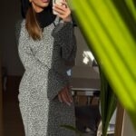 Szara sukienka w animal print Sensual Woman – w promieniach słońca, kobiecy look.
