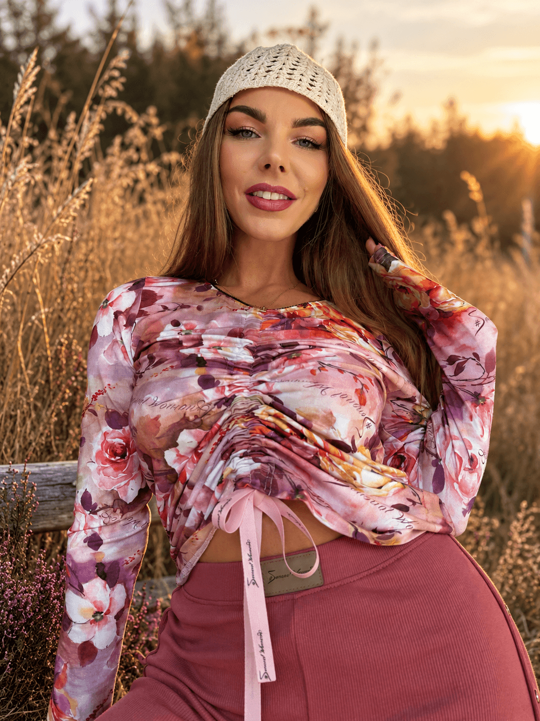 Damska bluzka bambusowa w kwiaty z regulowanym wiązaniem – Sensual Woman