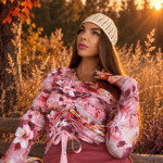 Damska bluzka bambusowa w kwiaty z dekoltem i wiązaniem z przodu – Sensual Woman