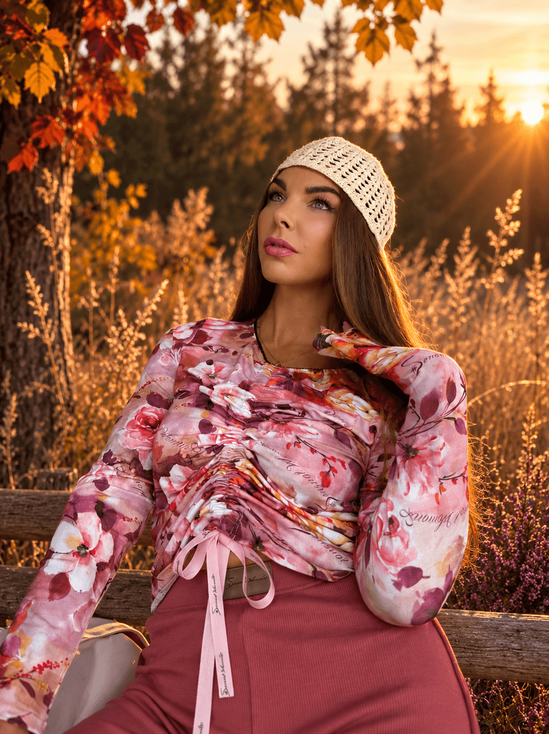 Damska bluzka bambusowa w kwiaty z dekoltem i wiązaniem z przodu – Sensual Woman